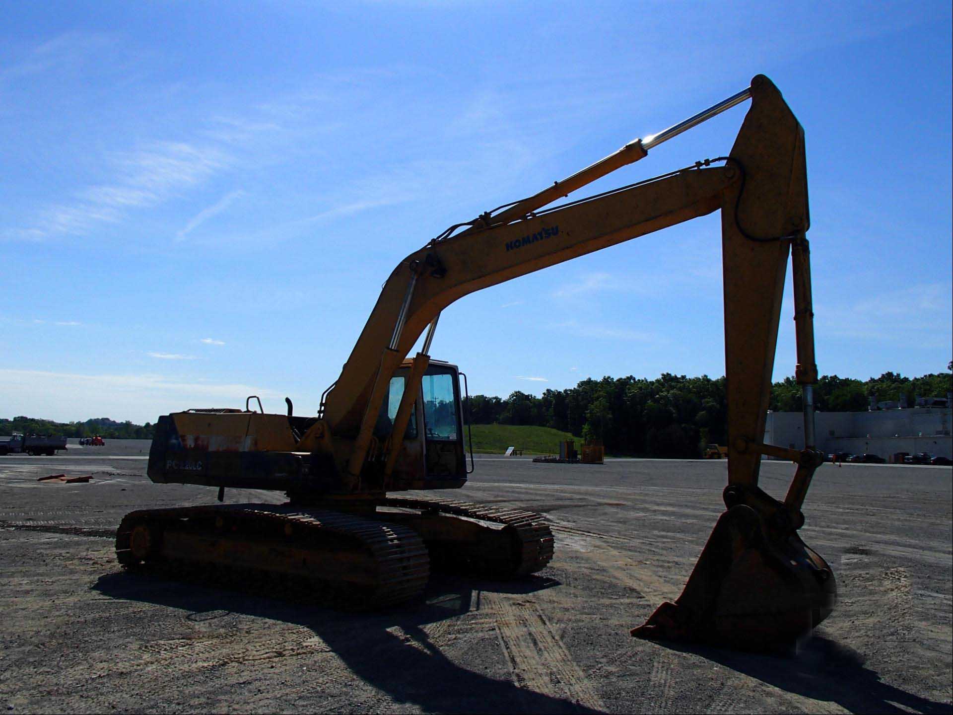 IT# 130-1989 KOMATSU PC220LC-5 Hydraulic Excavator