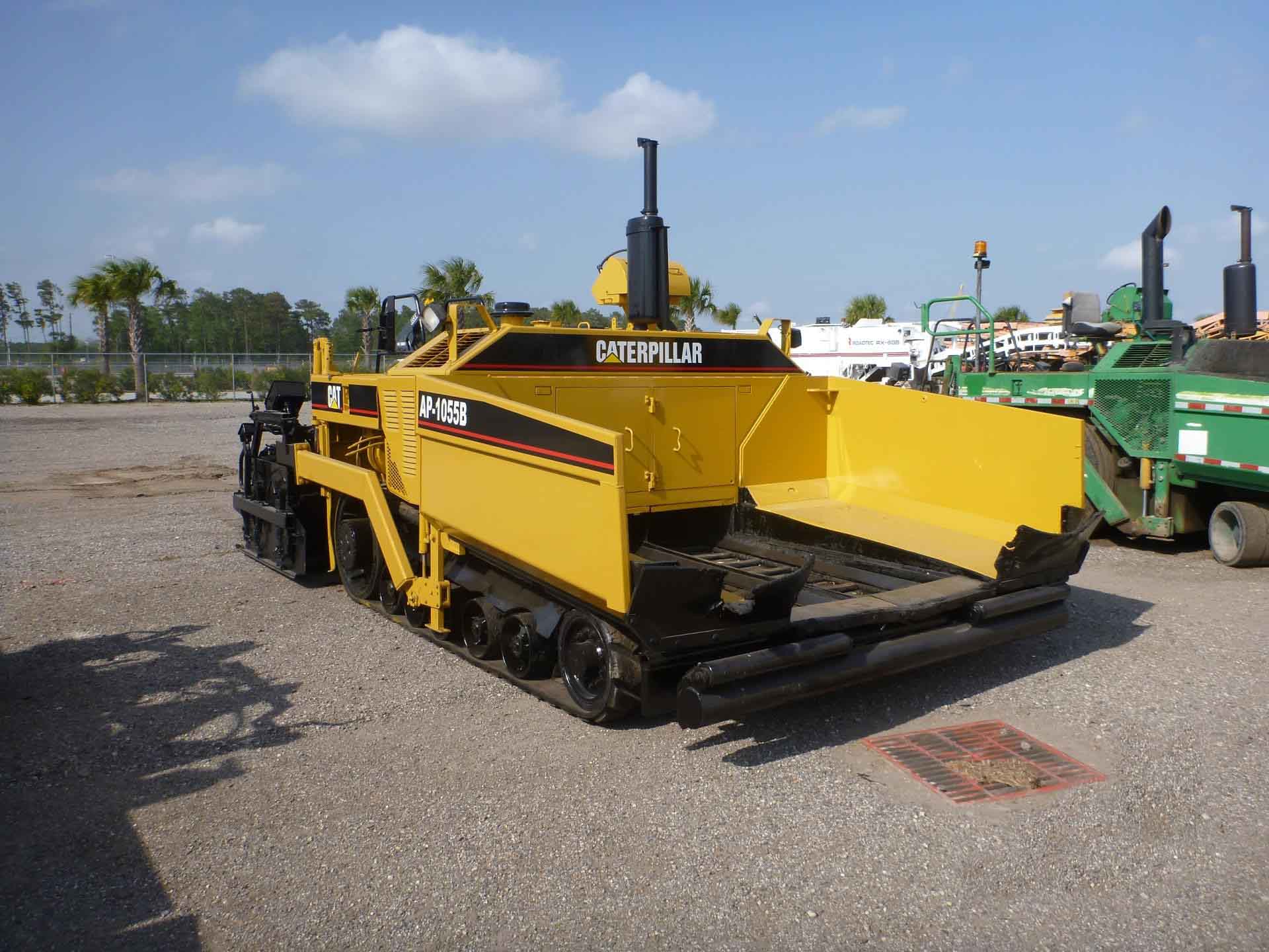 IT# 516-1998 CATERPILLAR AP1055B Crawler Asphalt Paver 