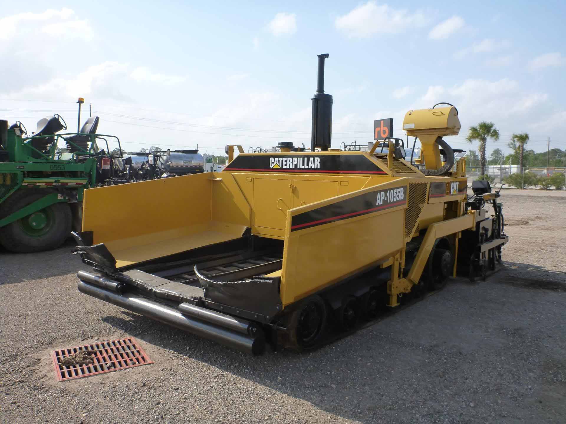 IT# 516-1998 CATERPILLAR AP1055B Crawler Asphalt Paver 