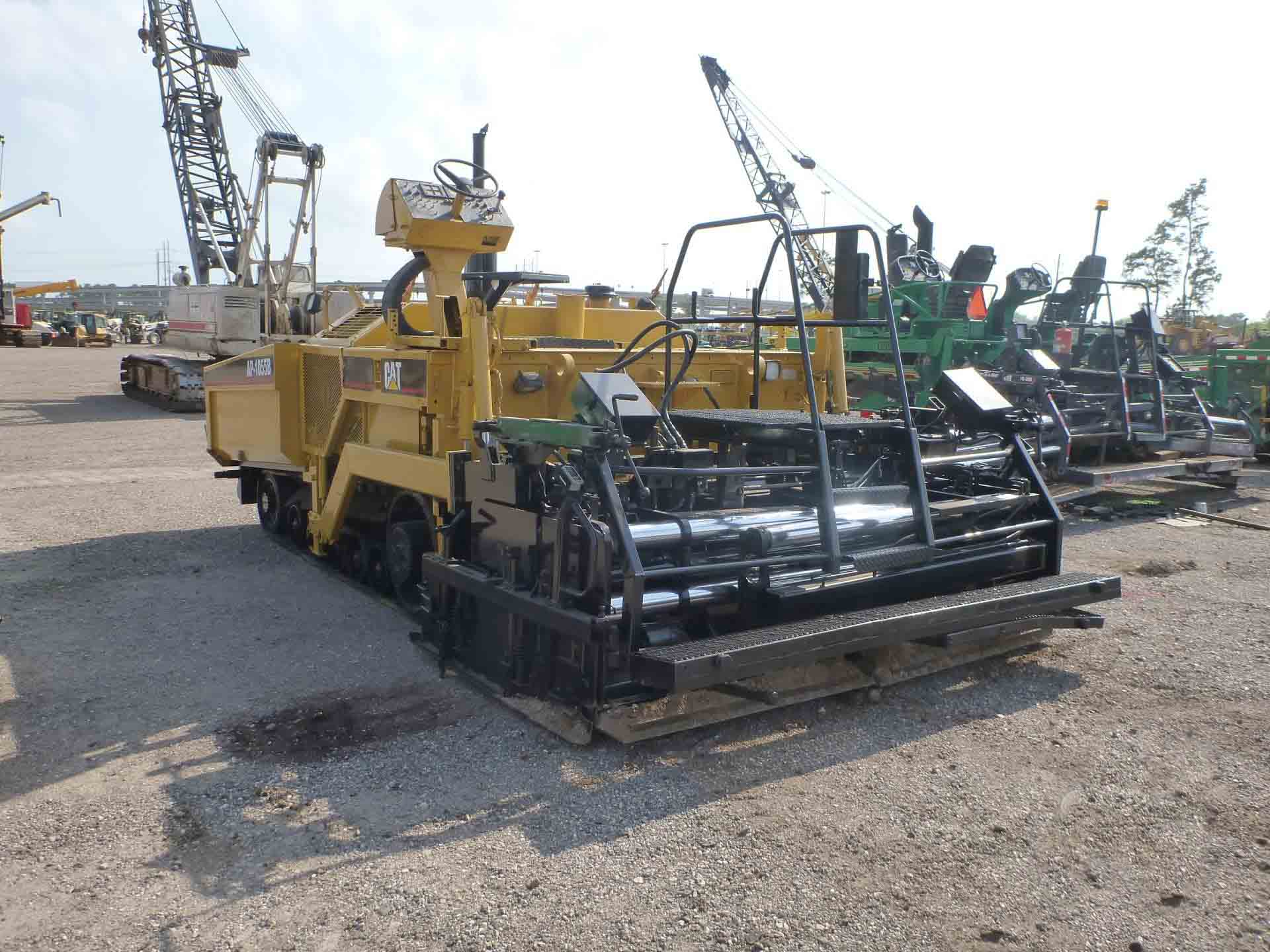 IT# 516-1998 CATERPILLAR AP1055B Crawler Asphalt Paver 