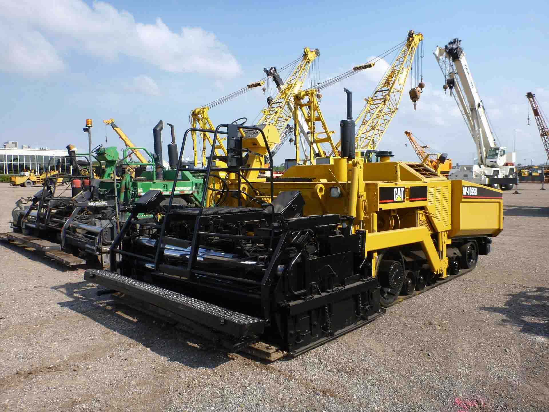 IT# 516-1998 CATERPILLAR AP1055B Crawler Asphalt Paver 