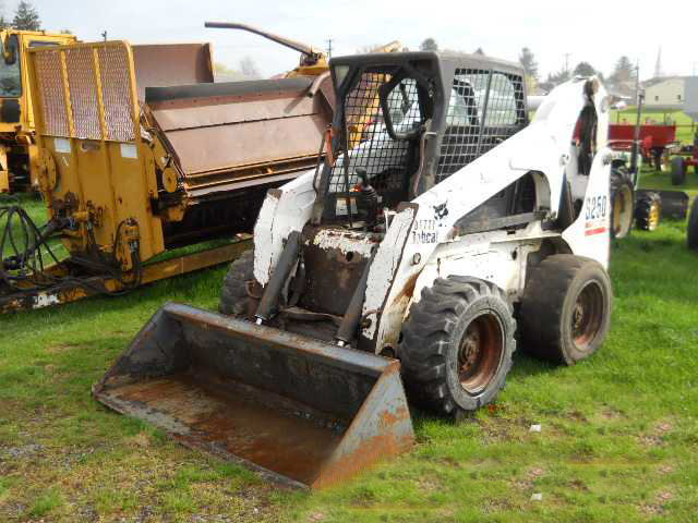 IT# 3844-2003 Bobcat S250 Skid Steer Loader 