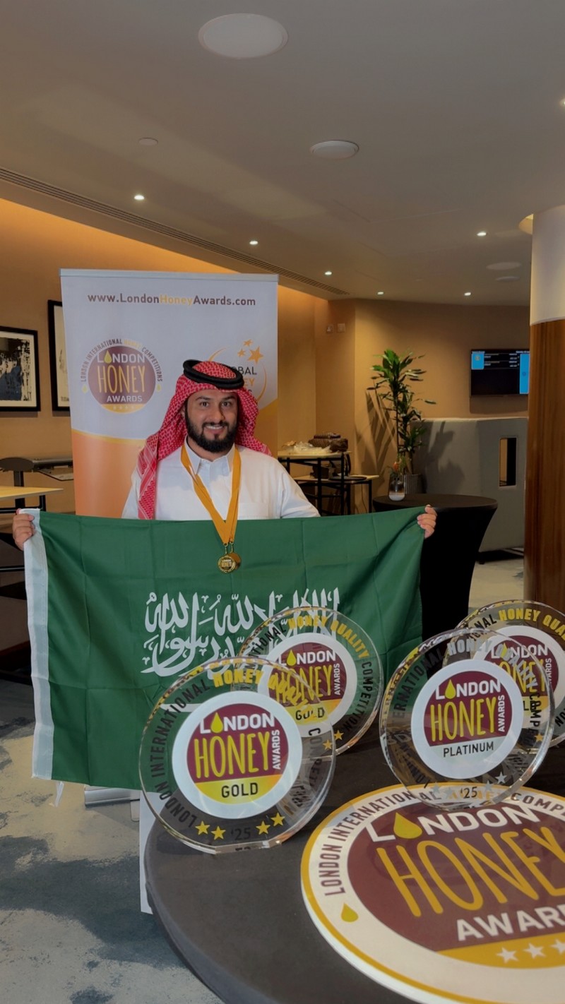  النحال نايف سعيد الغامدي | مناحل مختلف ألوانه النموذجية – أول