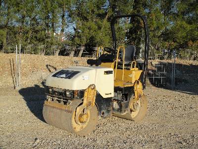 IT# 163-2000 CATERPILLAR CB214D Compacteur Vibrant Tandem 