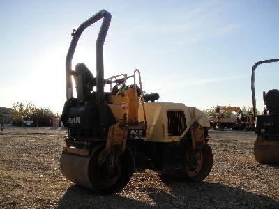 IT# 163-2000 CATERPILLAR CB214D Compacteur Vibrant Tandem 
