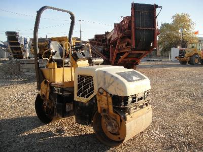 IT# 163-2000 CATERPILLAR CB214D Compacteur Vibrant Tandem 