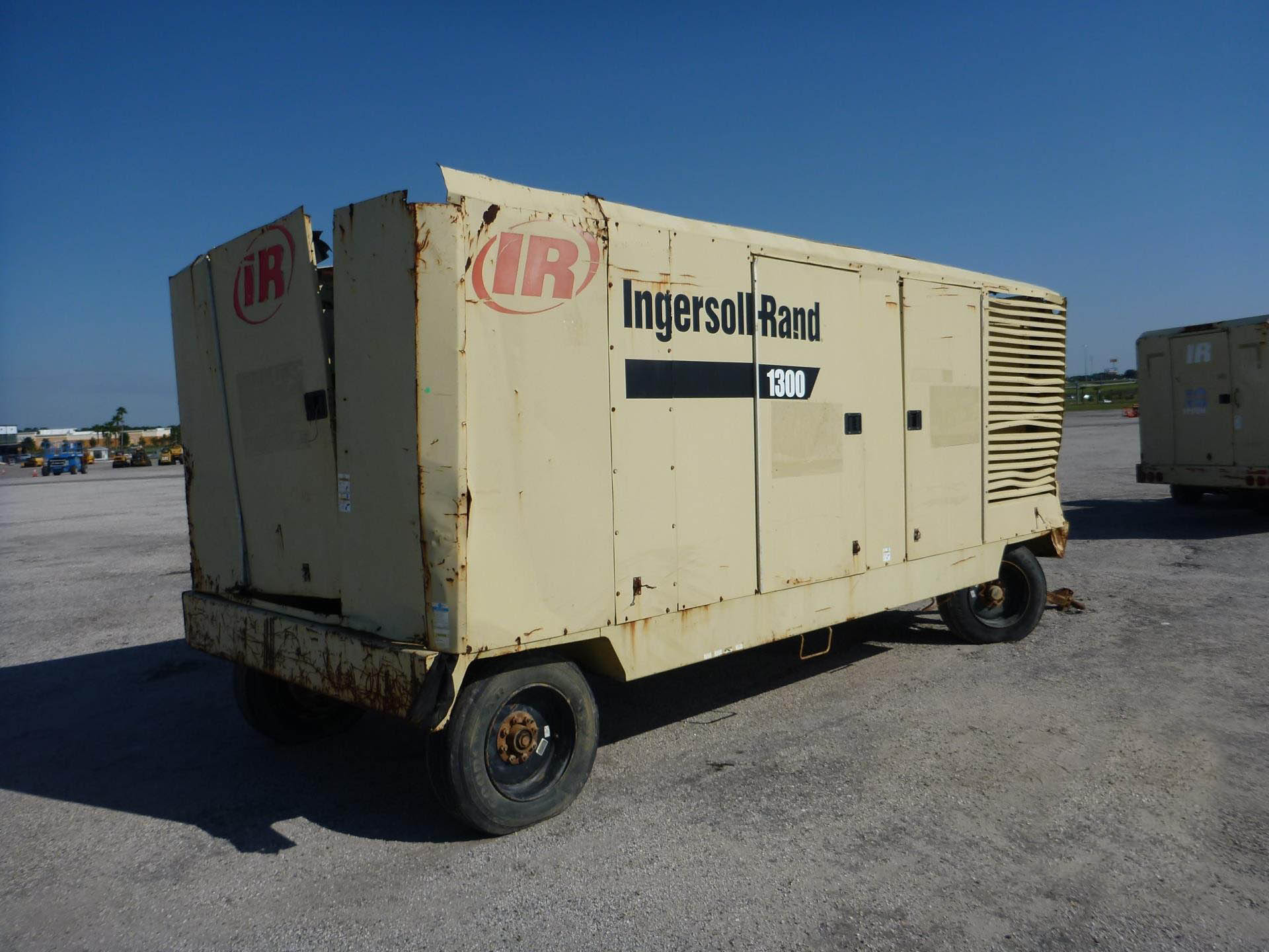 IT# 5313-2005 INGERSOLL-RAND HP1300WCU Portable Air Compress 