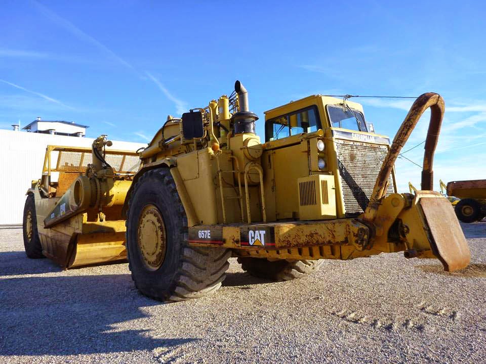 IT# 301-1990 CATERPILLAR 657E Motor Scraper
