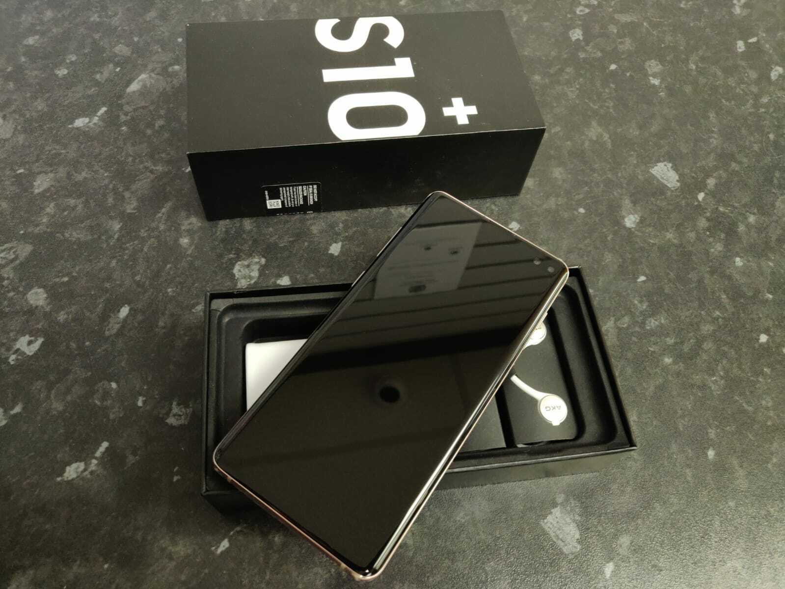 Samsung Galaxy S10 128GB = $400USD, Samsung Galaxy S10+ 128GB 