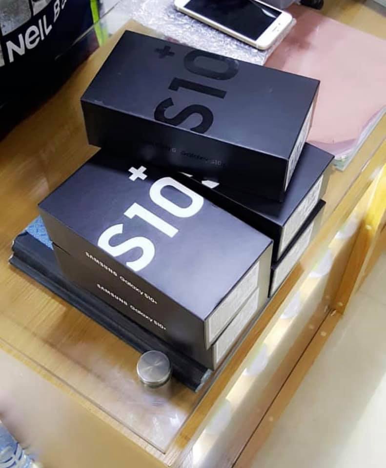 Apple iPhone XS 64GB € 400 iPhone XS Max 64gb € 430 iPhone X 6