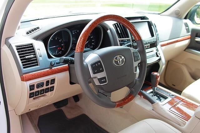 Selling 2013 Toyota Land Cruiser Base 4×4 4dr SUV