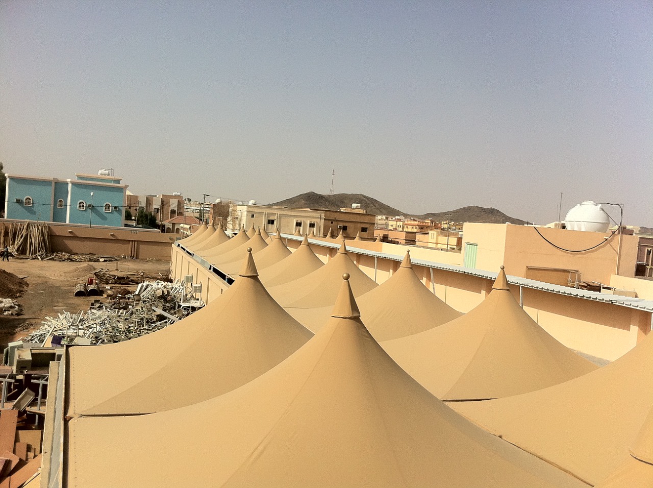 مظلات في عسير وأبها وخميس مشيط وجازان ونجران  وصبيا وبيشه 
