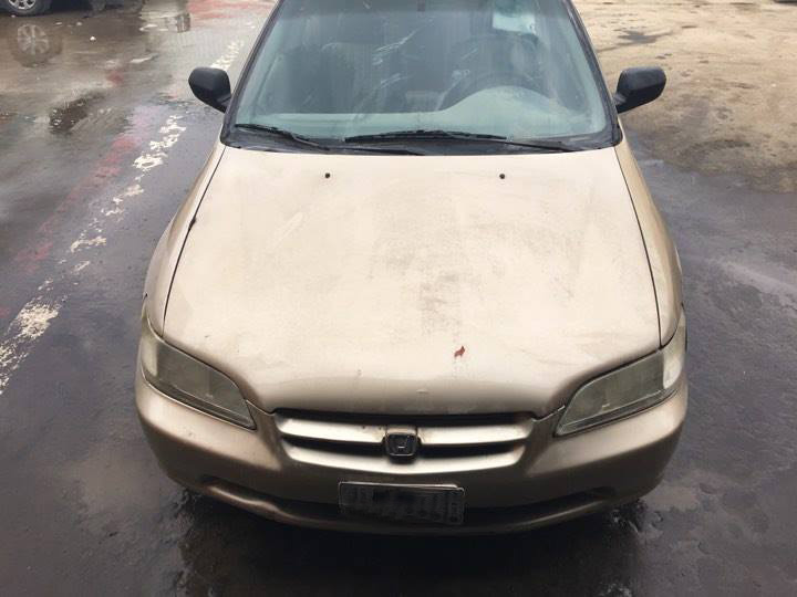  سيارة هوندا اكورد موديل 2000 للبيع 