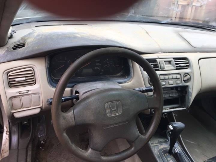  سيارة هوندا اكورد موديل 2000 للبيع 