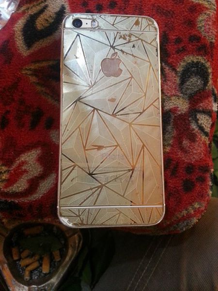 للبيع آيفون 5s نظيف 8 / 10 بصمة 16 جيجا Gsm 35.000