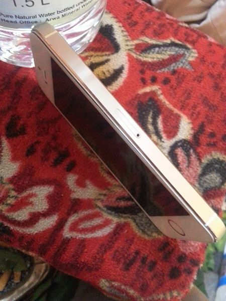 للبيع آيفون 5s نظيف 8 / 10 بصمة 16 جيجا Gsm 35.000