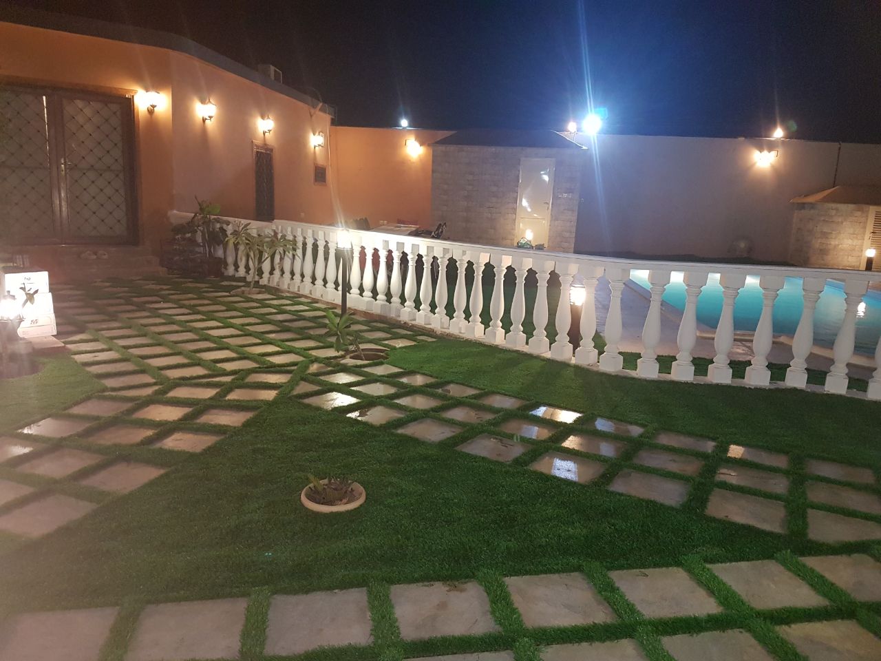 عشب صناعي  باسعار الجملة 