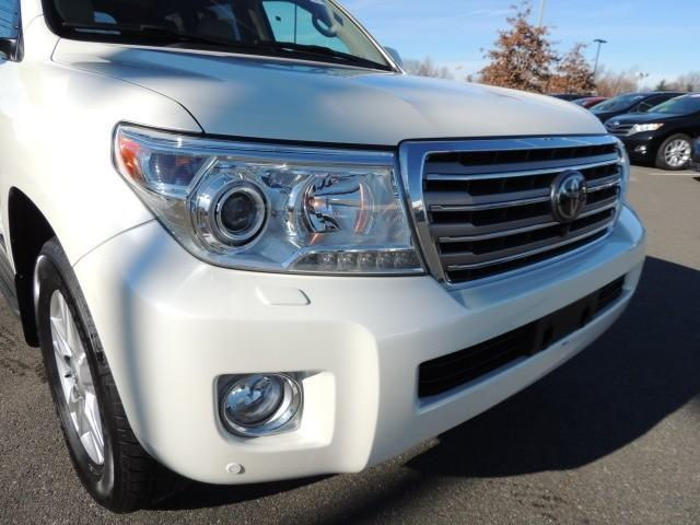 تويوتا لاند كروزر 2014 أبيض 4WD جيب