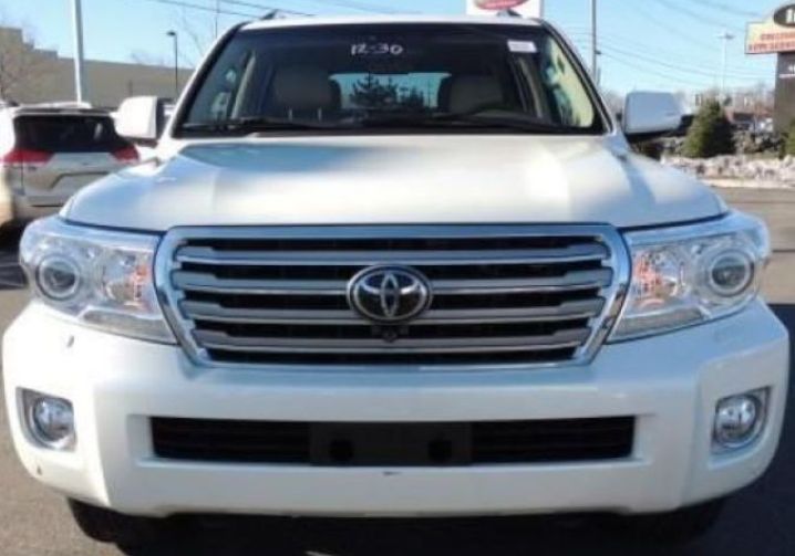 تويوتا لاند كروزر 2014 أبيض 4WD جيب