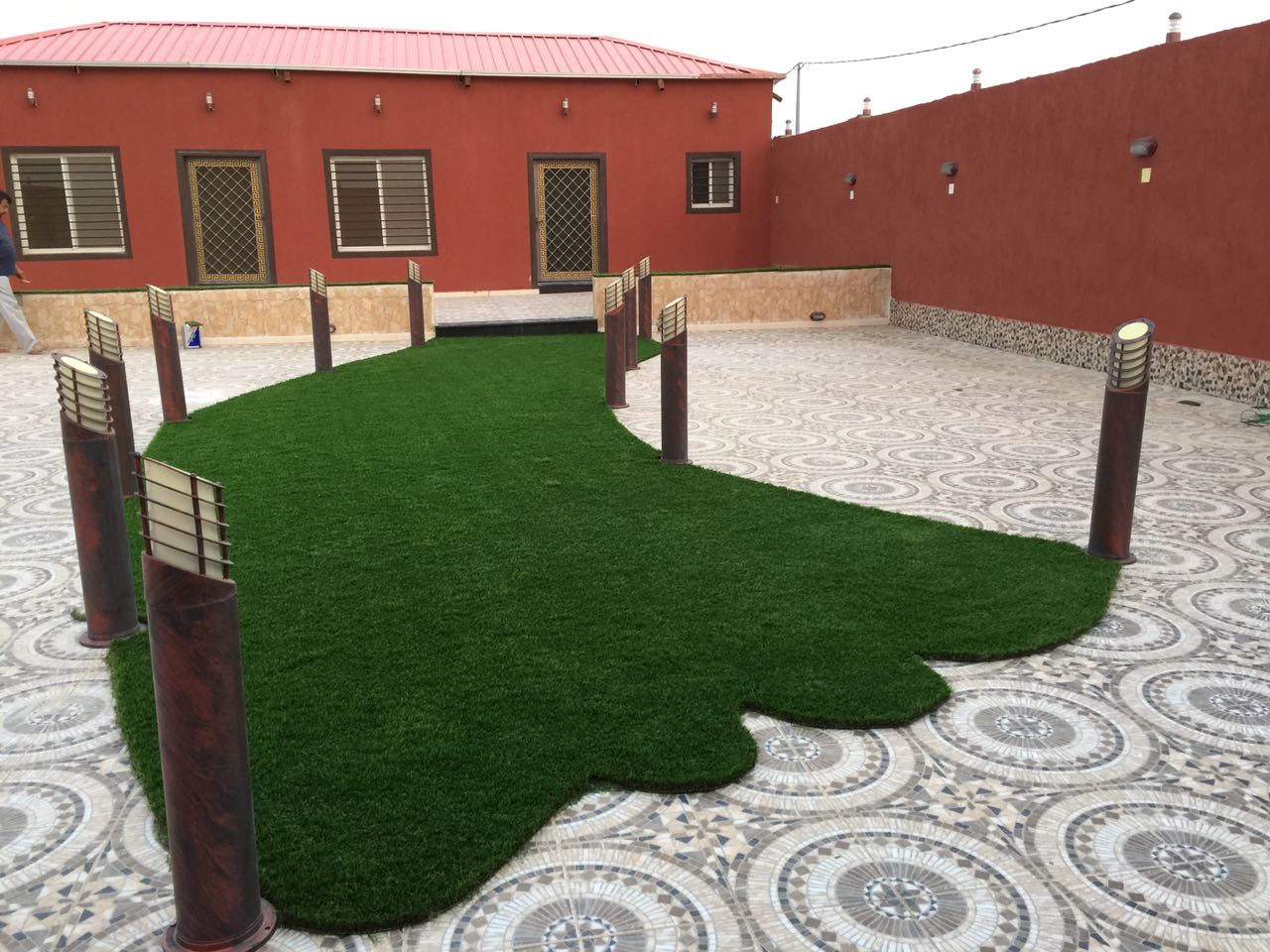 عشب صناعي واراضي مطاطية في جميع انحاء المملكة 