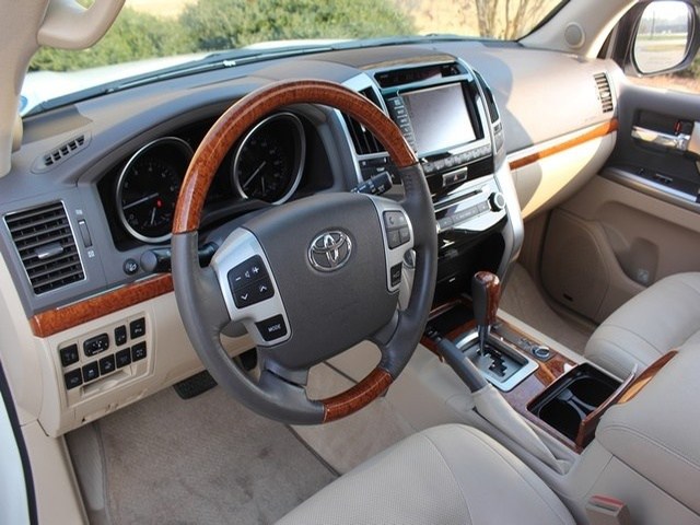 Toyota land cruiser for sale, the car is gulf specs and Japane