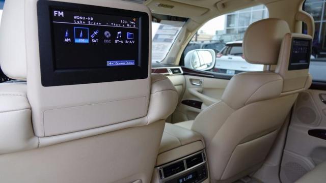 لكزس LX 570 2015 لون أبيض ، نظيفة