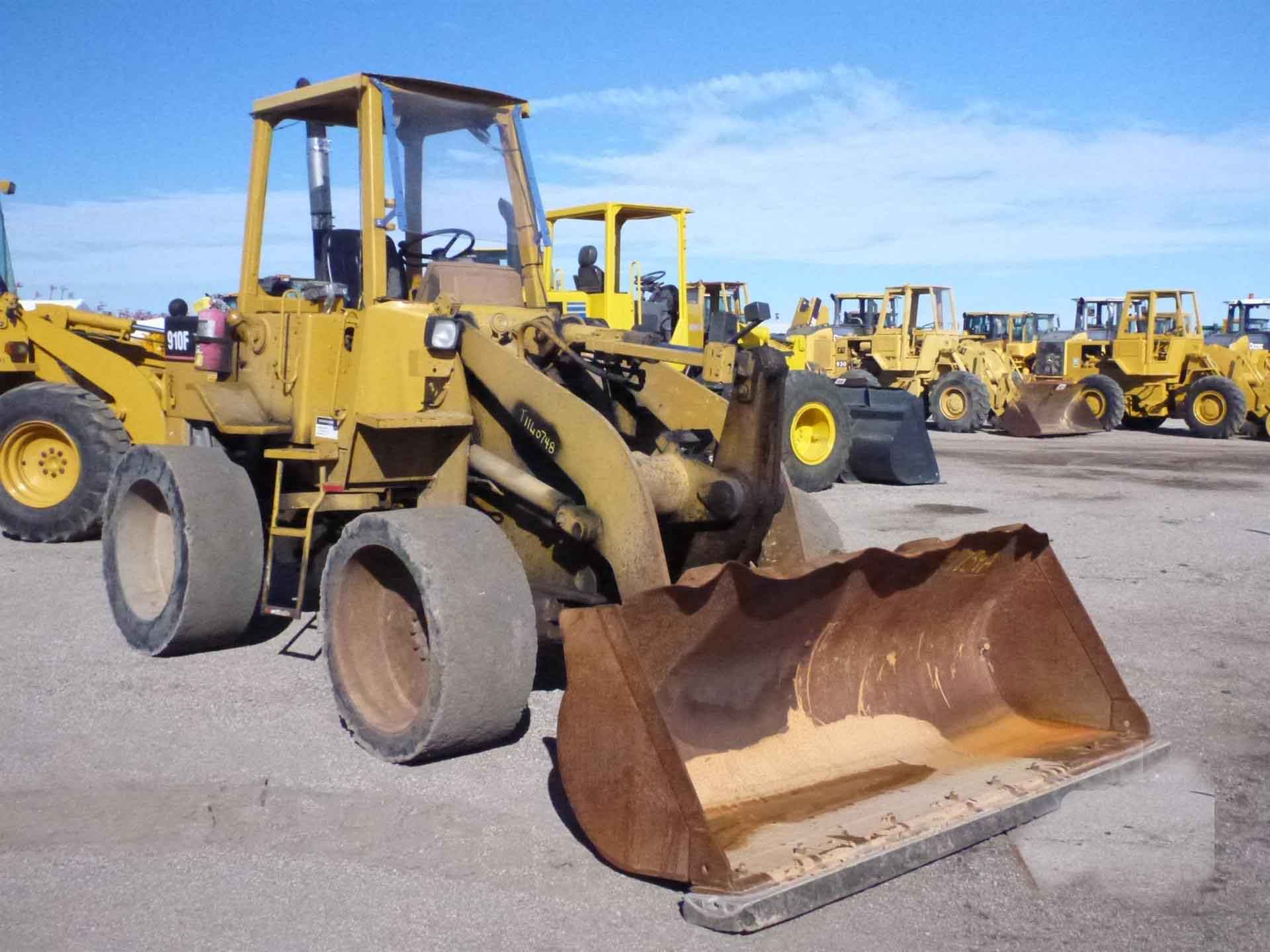 IT# 1759A-1994 CATERPILLAR 910F Wheel Loader