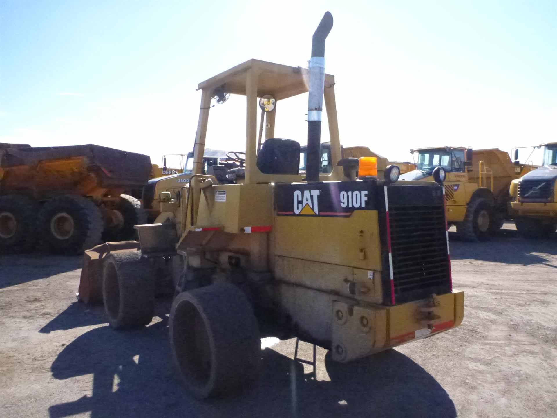 IT# 1759A-1994 CATERPILLAR 910F Wheel Loader