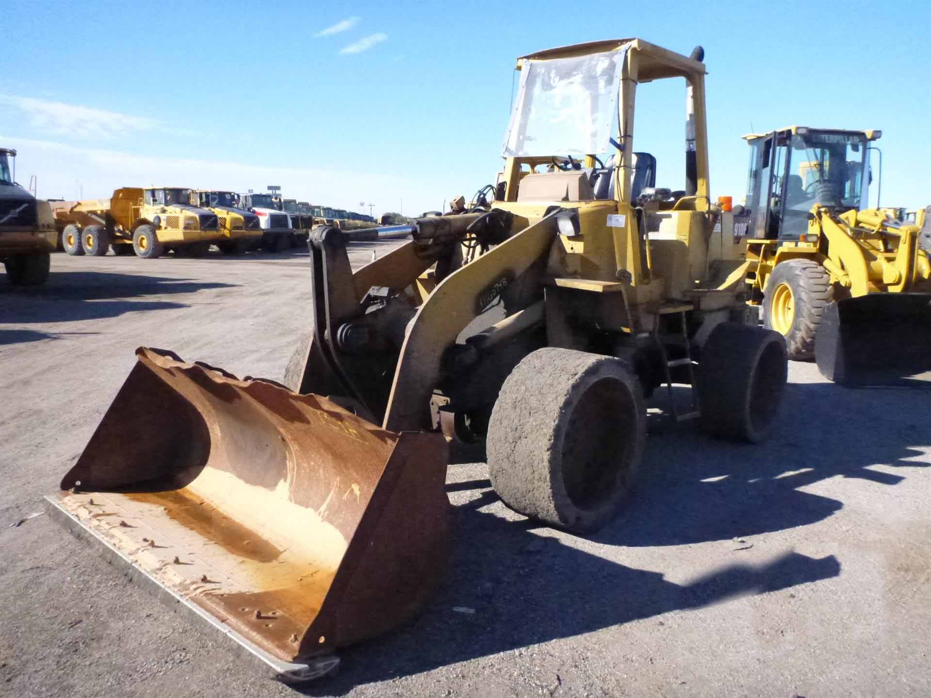 IT# 1759A-1994 CATERPILLAR 910F Wheel Loader