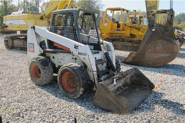 IT# 614-2005 Bobcat S220 Skid Steer Loader with OROPS 