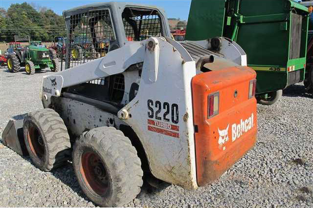 IT# 614-2005 Bobcat S220 Skid Steer Loader with OROPS 